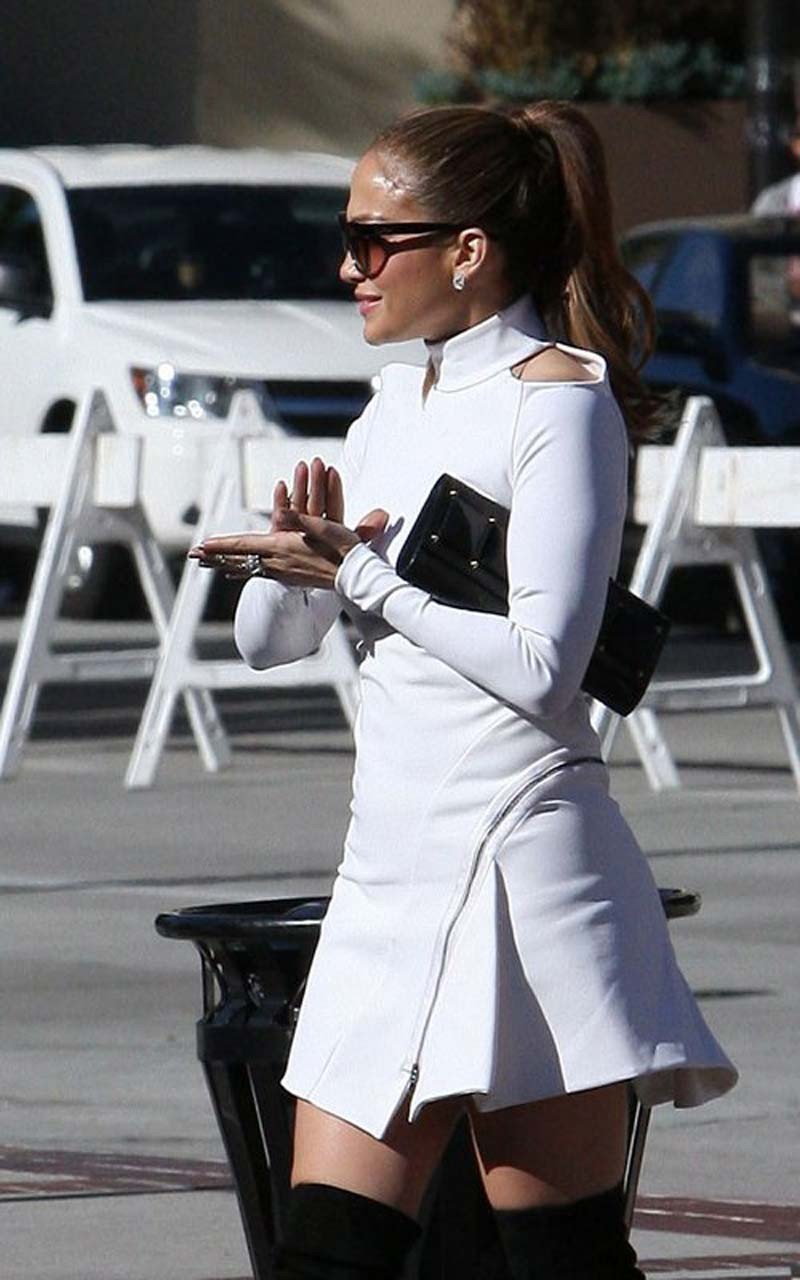 Jennifer Lopez en bottes "fuck me" et cache-tétons sur scène
 #75321305