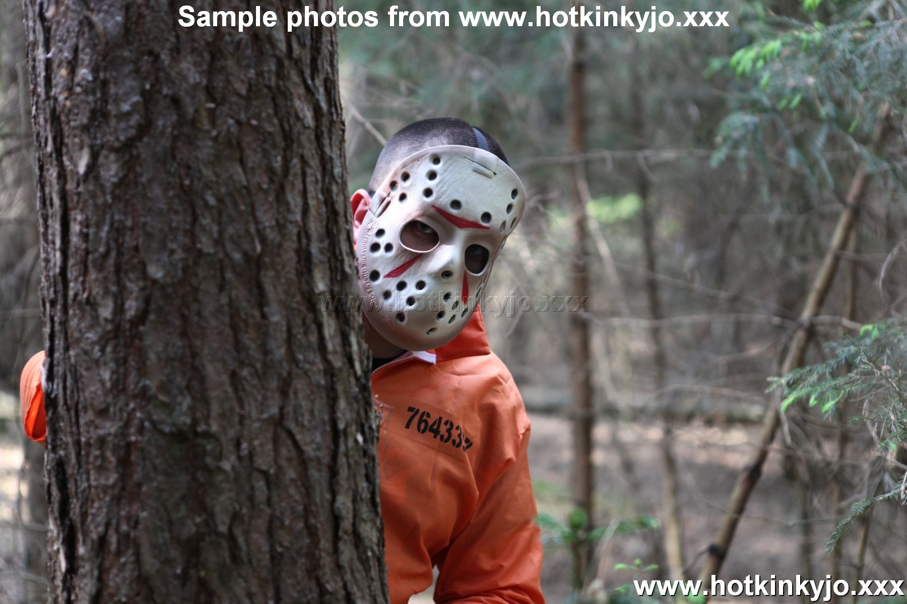 Une innocente fille maigre se fait doublement enculer par l'effrayant Jason dans les bois, en plein air.
 #68643921