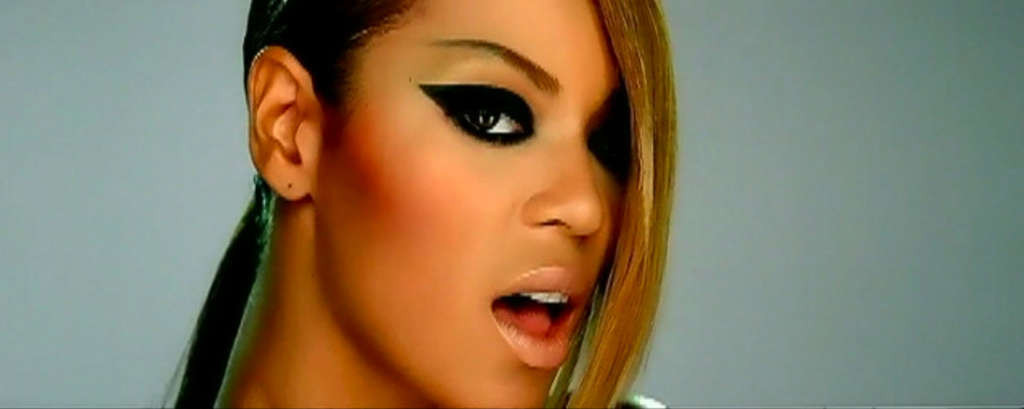 Beyonce knowles guardando molto sexy e leggy in video spot
 #75353816