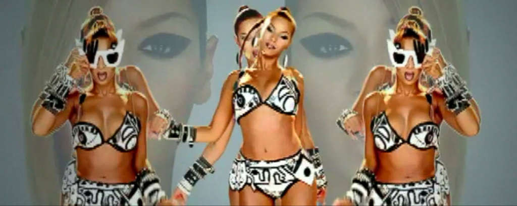Beyonce knowles guardando molto sexy e leggy in video spot
 #75353829