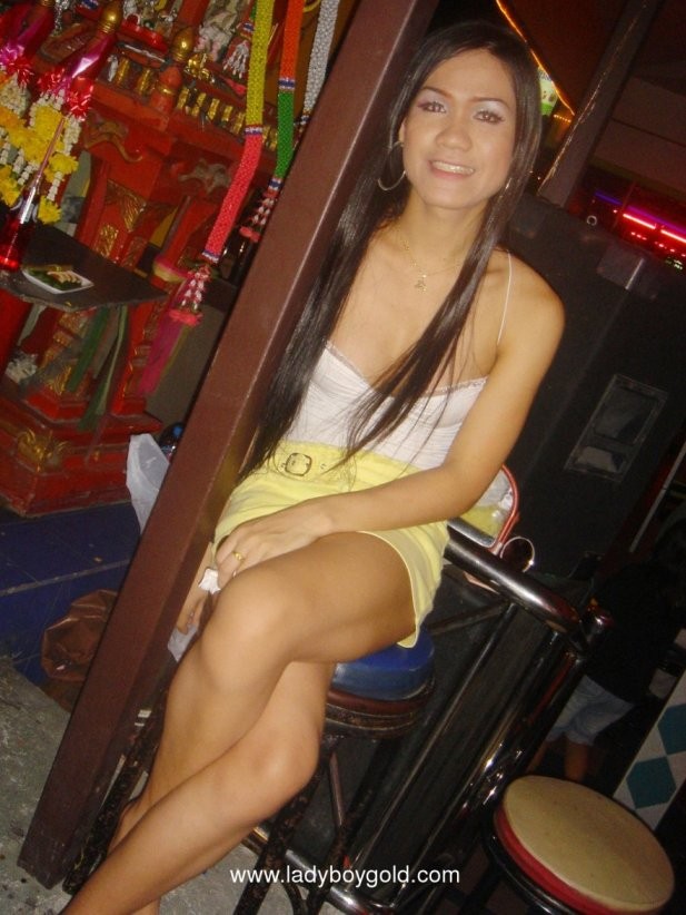 Ladyboy Bar Nutten verkaufen enge Arschlöcher
 #79290734