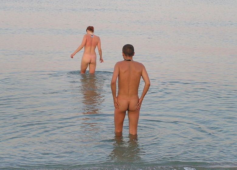 Avertissement - photos et vidéos de nudistes réels et incroyables
 #72267407