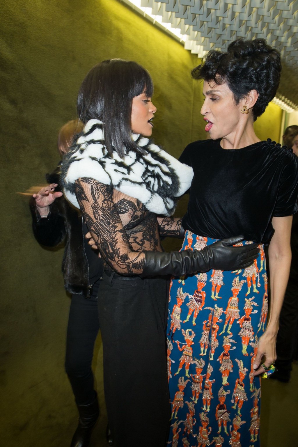 Rihanna braless in einem schwarzen durchsichtigen Top bei der Jean Paul Gaultier Fashion Show in
 #75203054