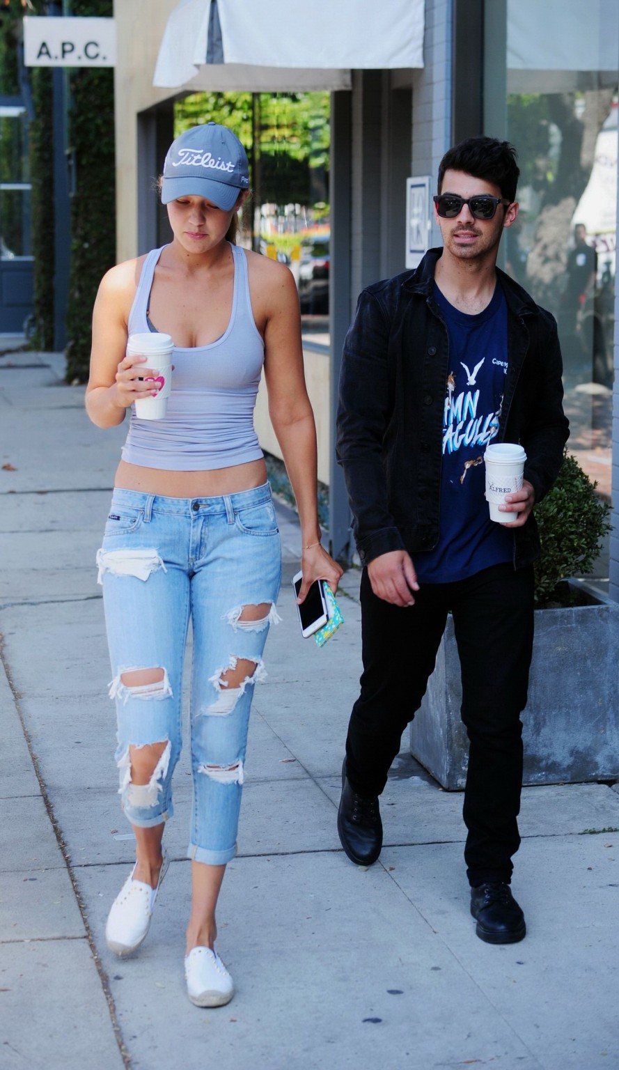 Busty Gigi Hadid in tank top and jeans out for a coffee #75154631