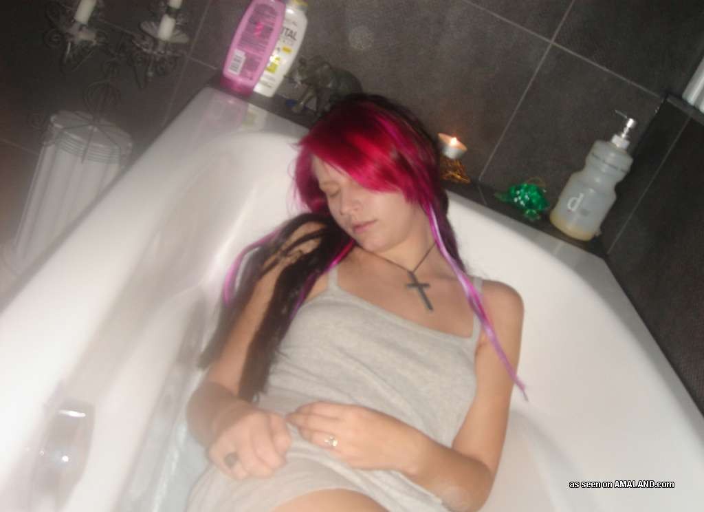 Goth emo teen lesbian girlfriends pose in bathtub and make out #78128695