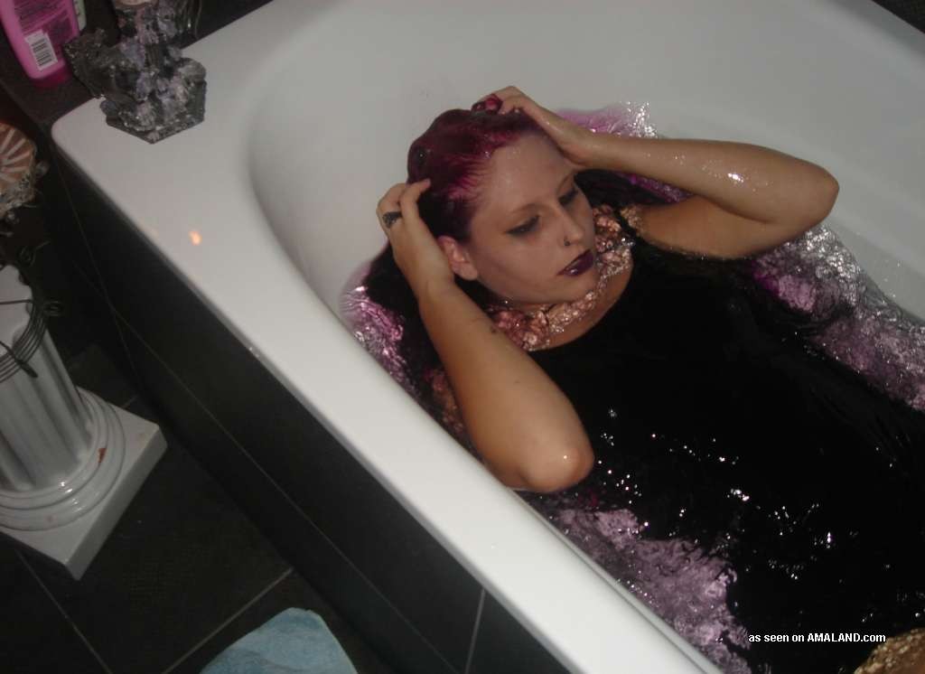 Goth emo teen lesbian girlfriends pose in bathtub and make out #78128703