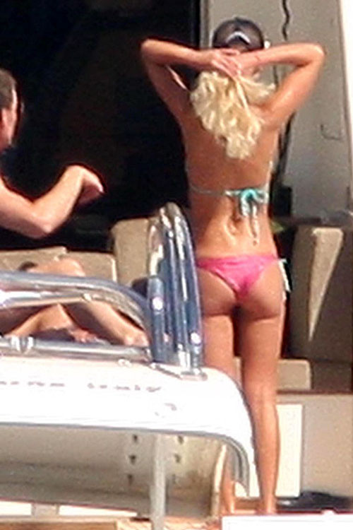 Tara Reid showing her ass in bikini and tits slip paparazzi pictures #75385915