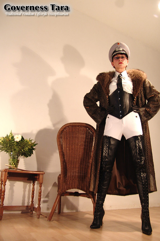 Mature but strict mistress in leather and fur coat posing #72186983