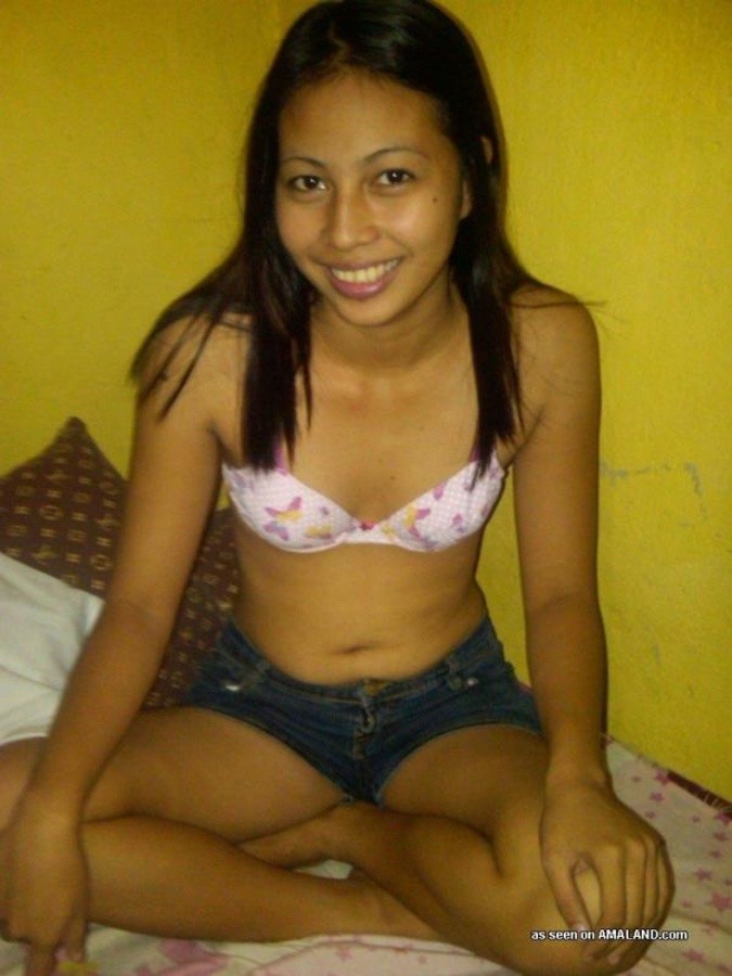 Collection d'une filipina excitée se déshabillant pour son amant.
 #67629620