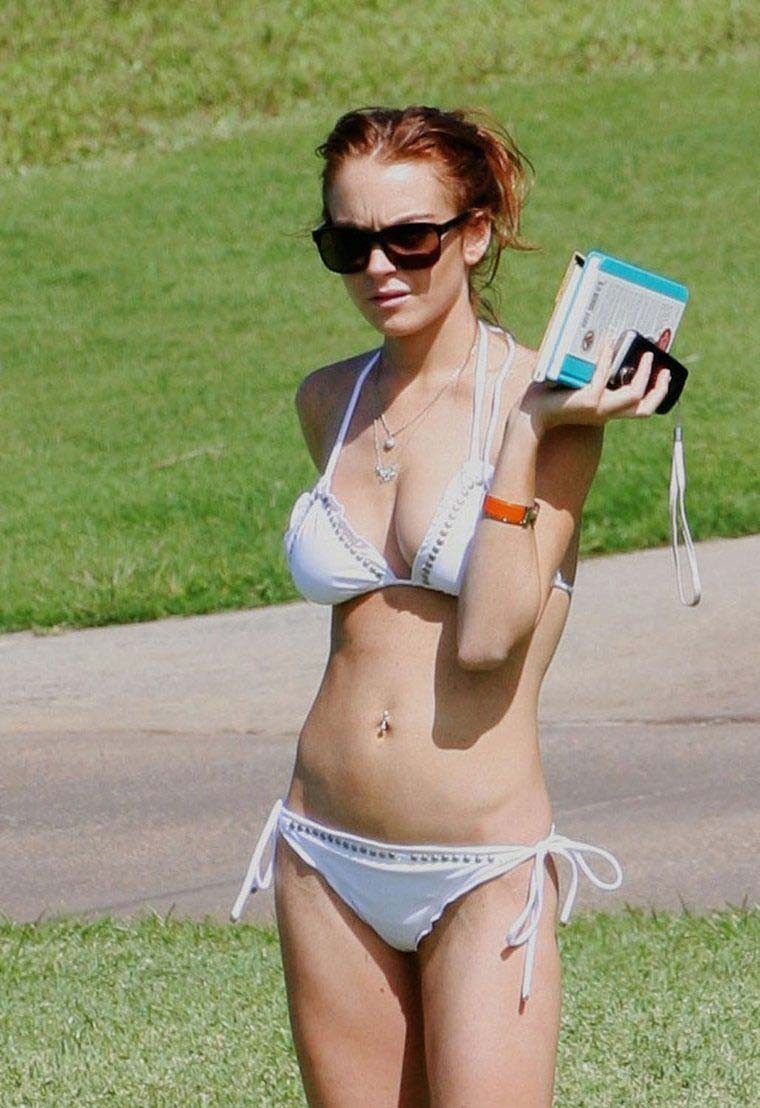Lindsay Lohan seriously hot boobs in sexy bikini #75393768