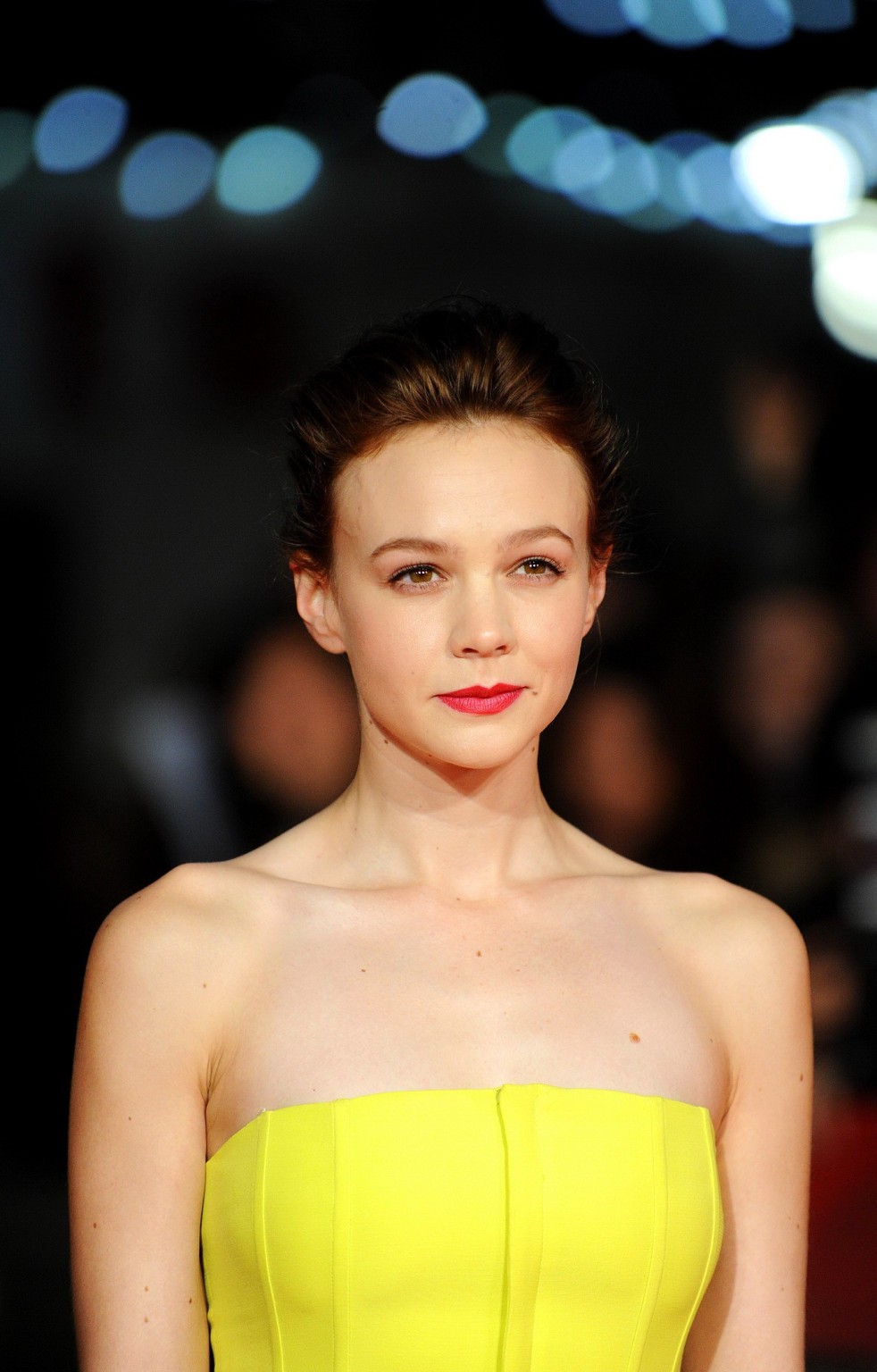 Carey Mulligan vollbusig in einem heißen gelben trägerlosen Kleid auf dem bfi Filmfestival
 #75215706