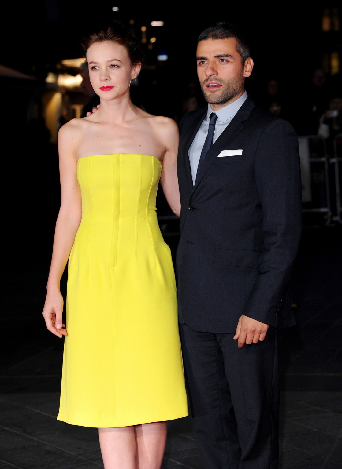 Carey mulligan busty indossando caldo abito giallo senza spalline al bfi film festival
 #75215737