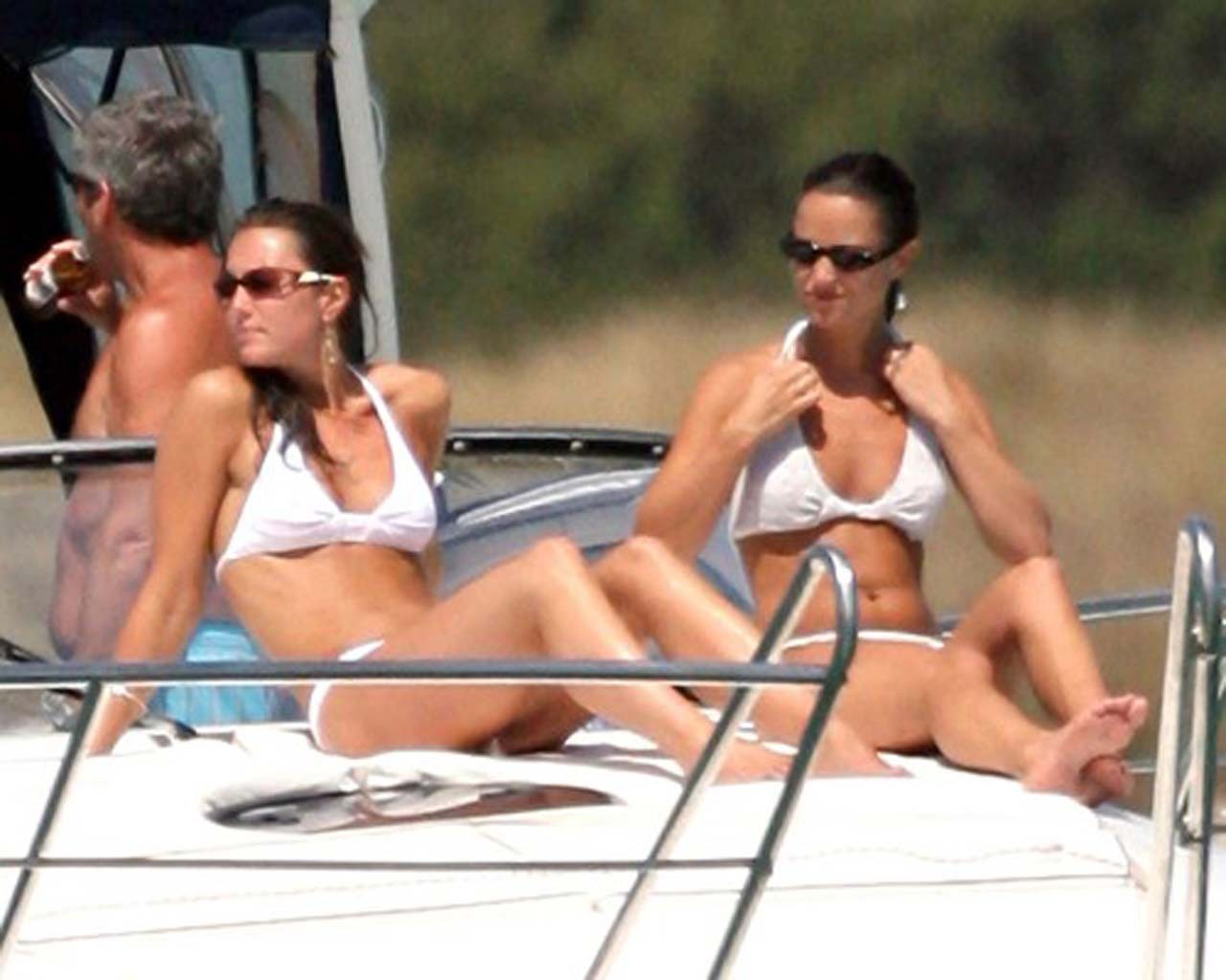 Kate Middleton exposing her fucking sexy body and hot ass in white bikini #75304861