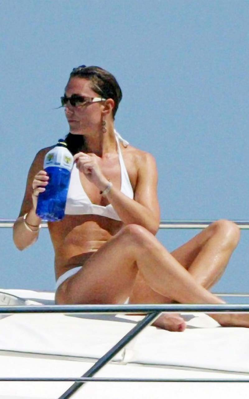 Kate Middleton exposing her fucking sexy body and hot ass in white bikini #75304888