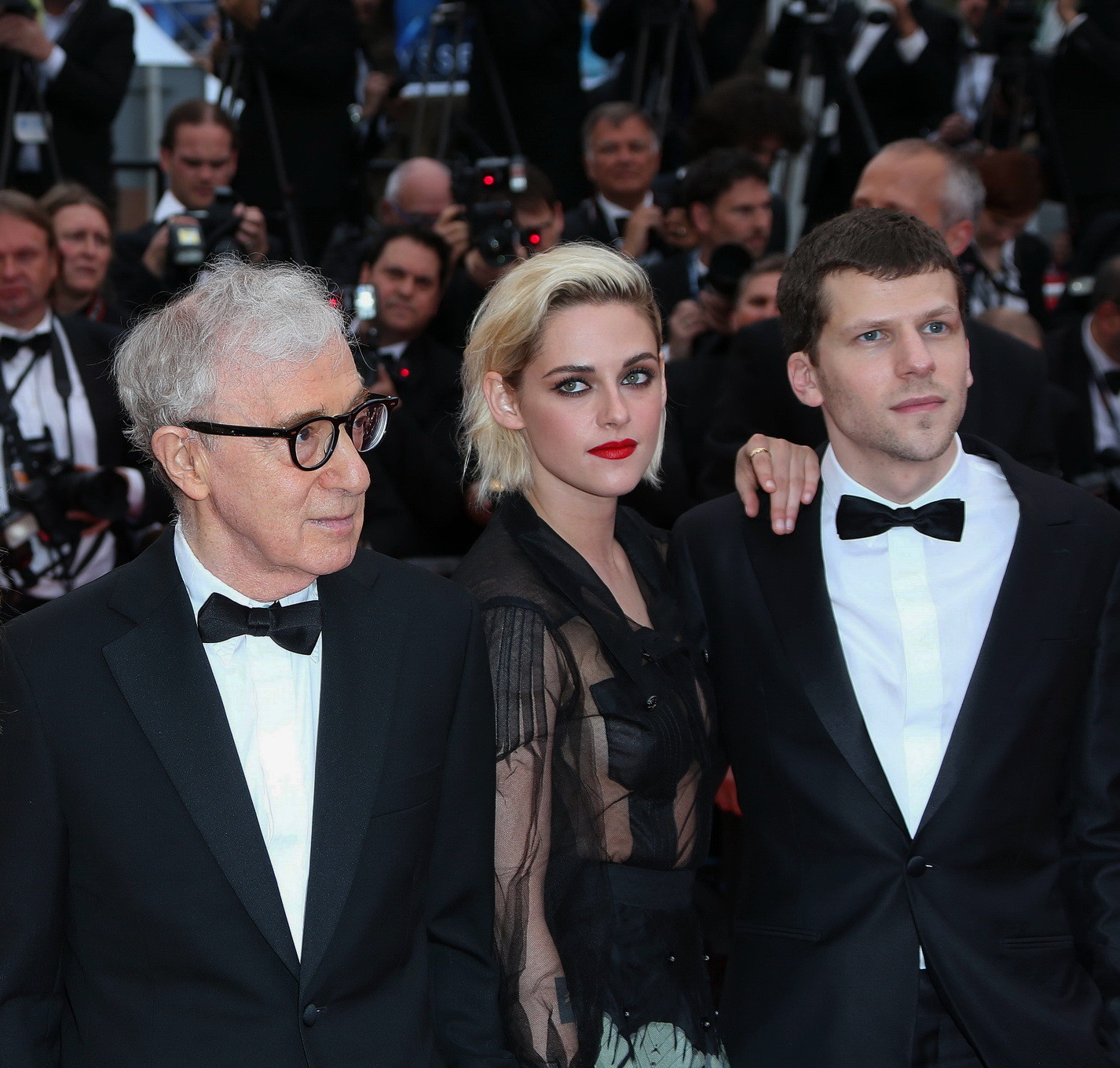 Kristen stewart braless in schwarzem durchsichtigem Kleid
 #75142730