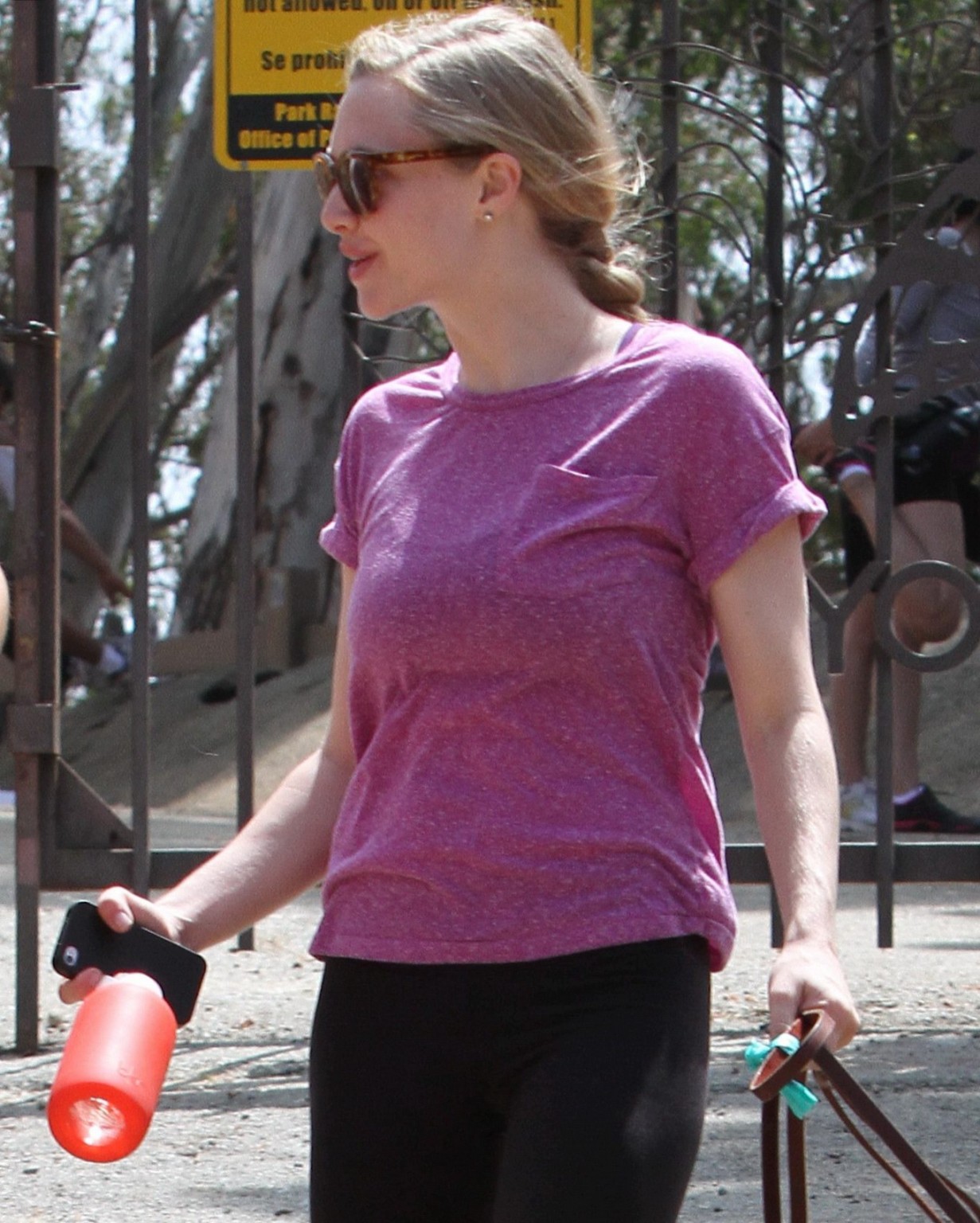 Amanda Seyfried shows her ass in black tights while hiking Runyon Canyon in Cali #75257970