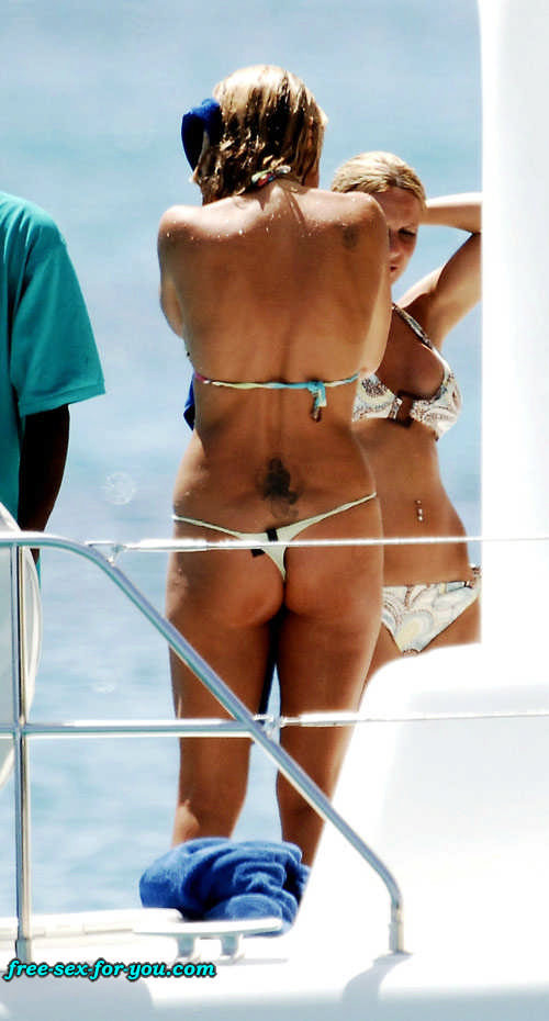 Rachel Hunter posing sexy in thong and in bikini paparazzi pics #75436351