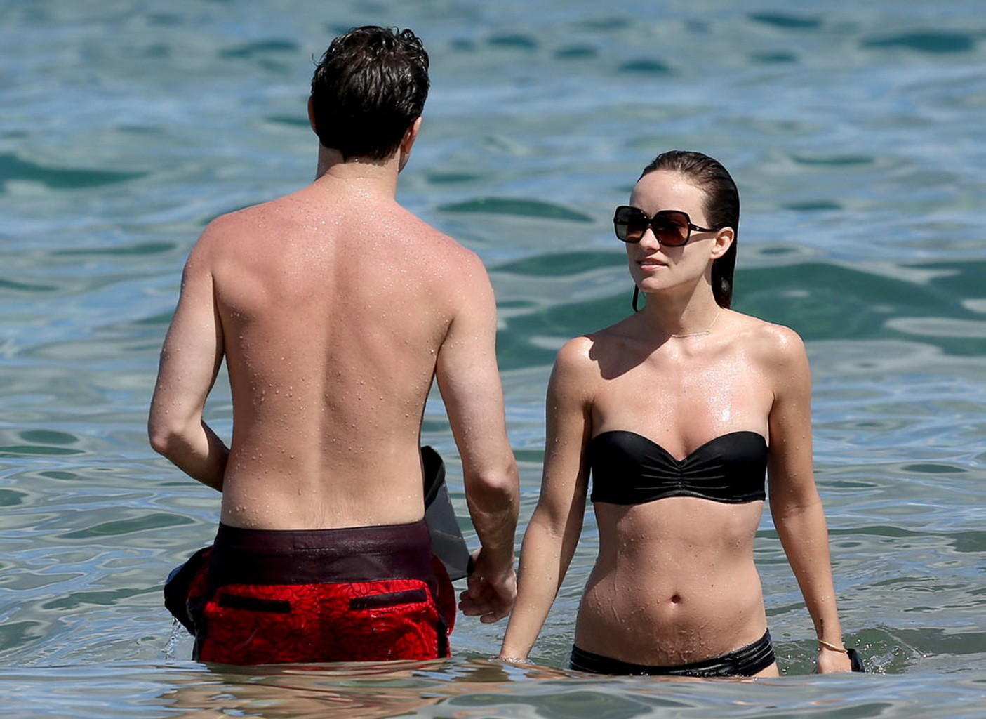 Olivia wilde so heiß in schwarzem Schlauch-Bikini beim Paddleboarding in Hawaii
 #75230888
