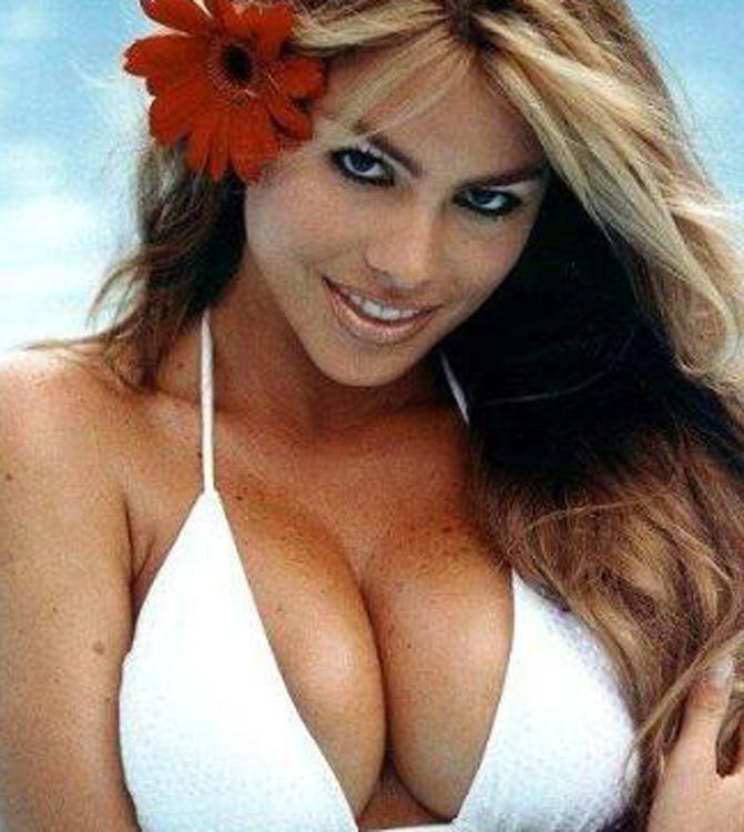 Sofia Vergara huge big breasts in sexy shirt #75371433