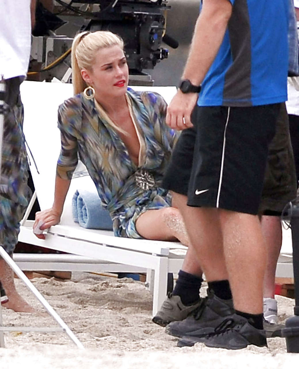 Rachael Taylor che mostra il suo culo upskirt e in vedere attraverso foto paparazzi vestito
 #75288489