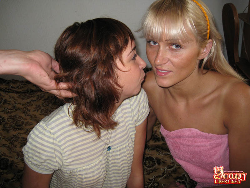 A couple of amateur girls get satisfaction together #74142081