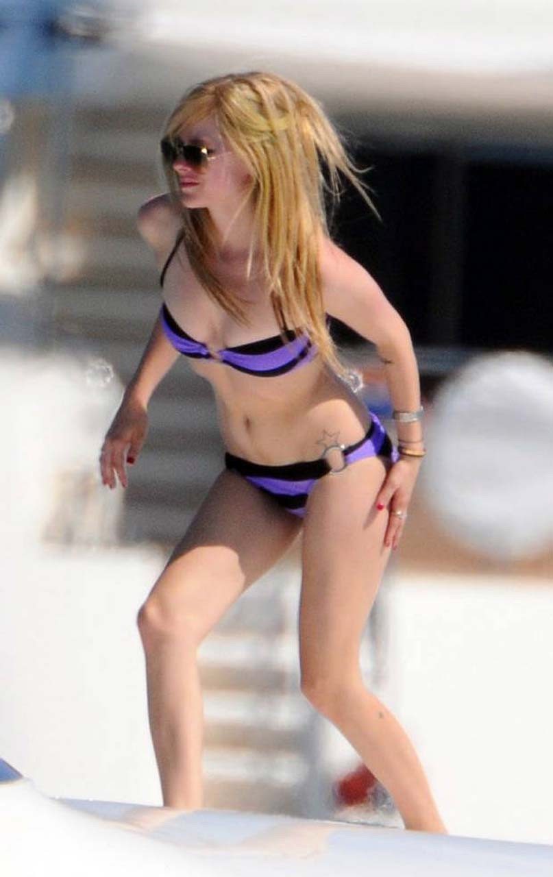 Avril Lavigne enjoying on yacht and exposing fucking sexy bikini body #75298477