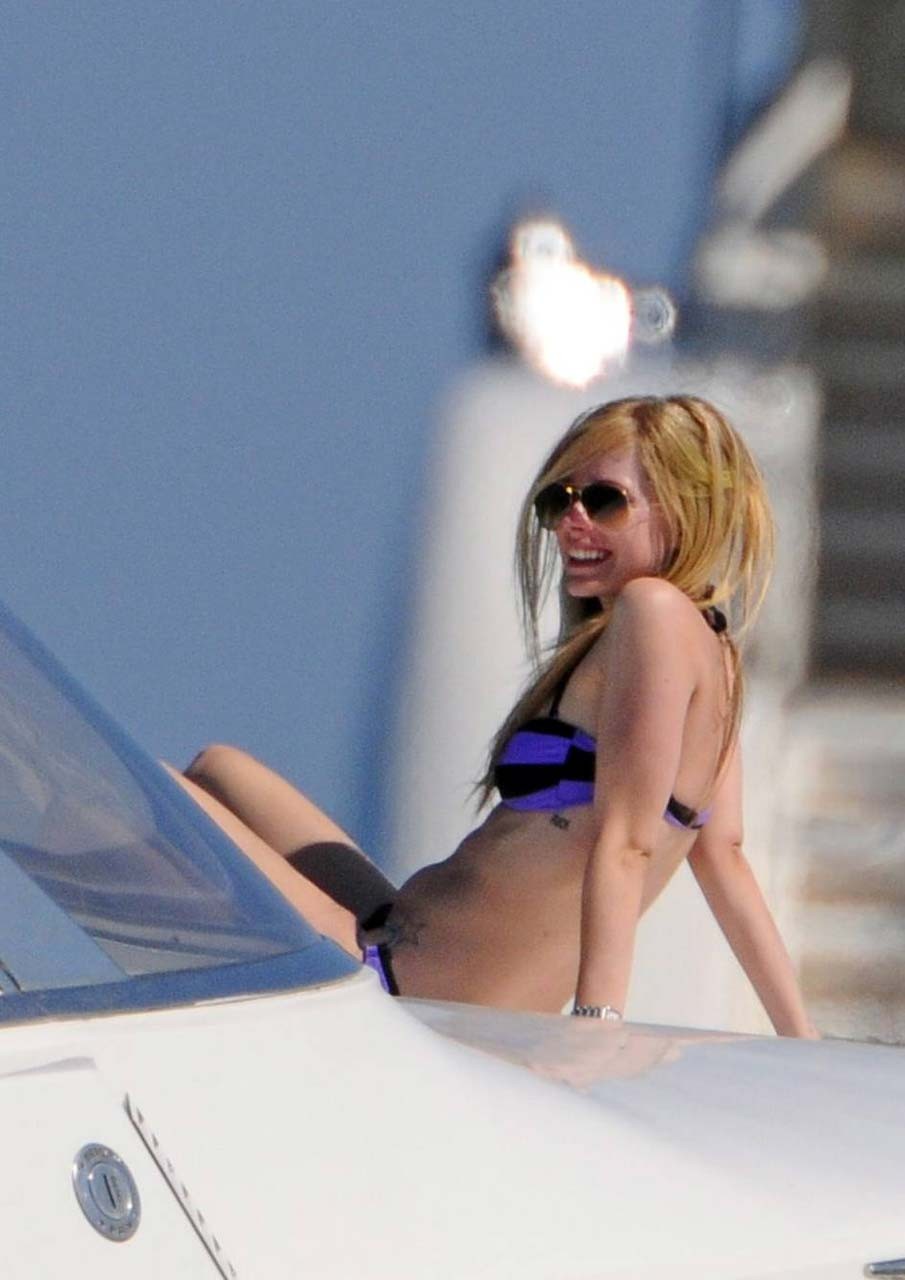 Avril Lavigne enjoying on yacht and exposing fucking sexy bikini body #75298480
