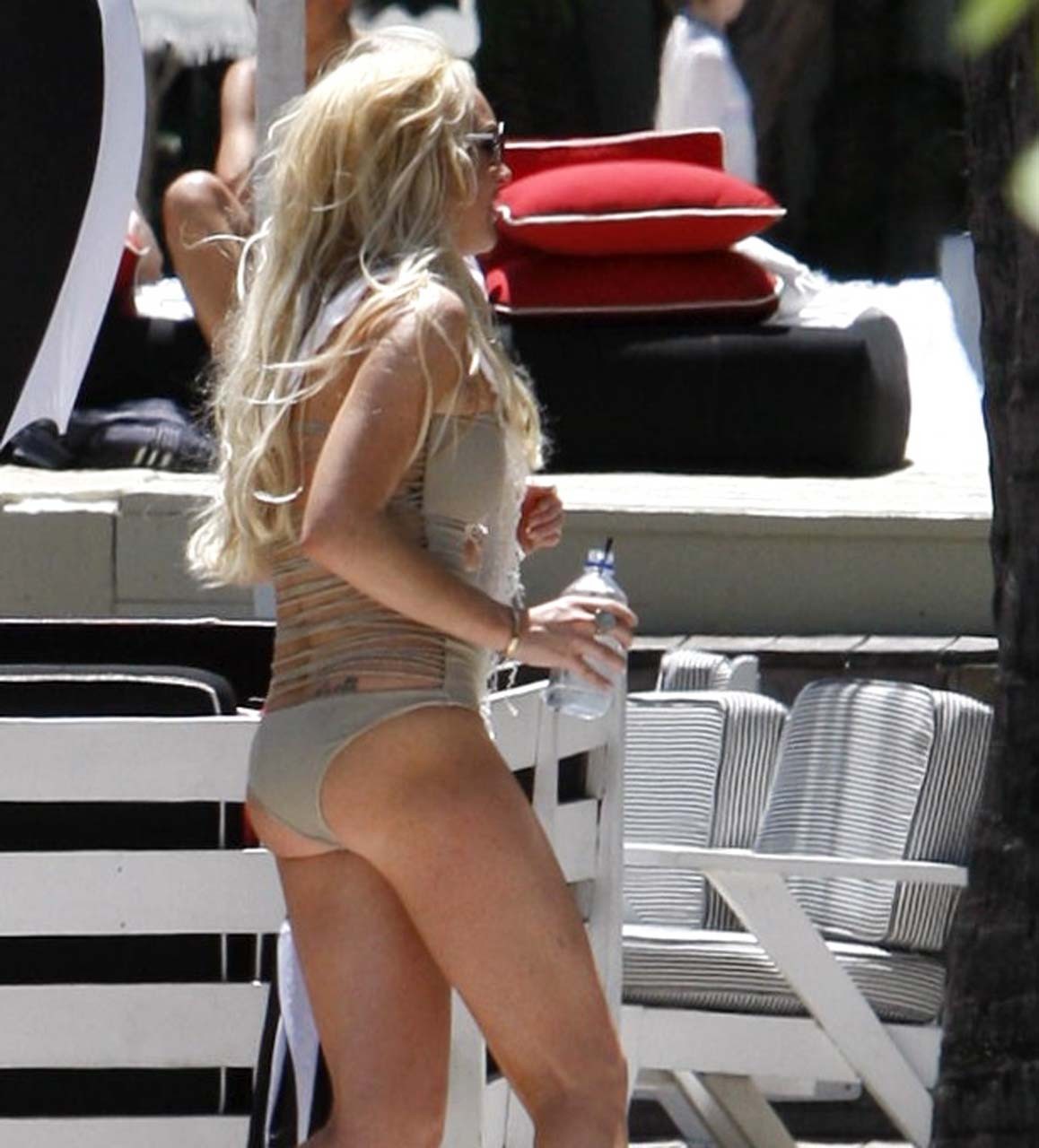 Lindsay lohan muy sexy y caliente boob slip y upskirt paparazzi fotos #70315558