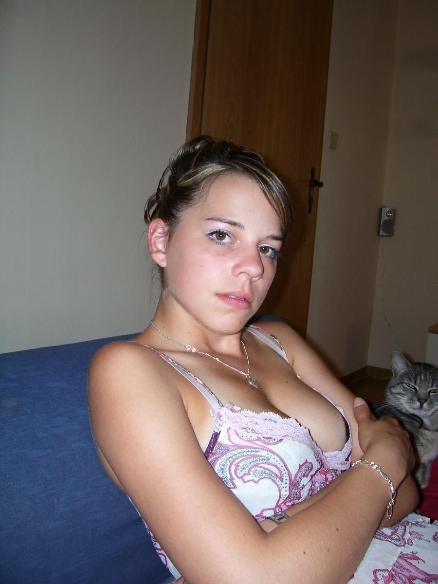 Heiße Downblouse-Ansicht wird in Nahaufnahme aufgenommen
 #73179421