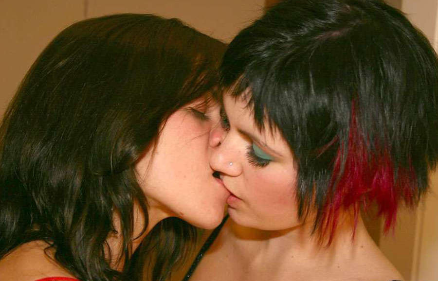 Heiße und sexy Emo-Amateur-Küken
 #68340712