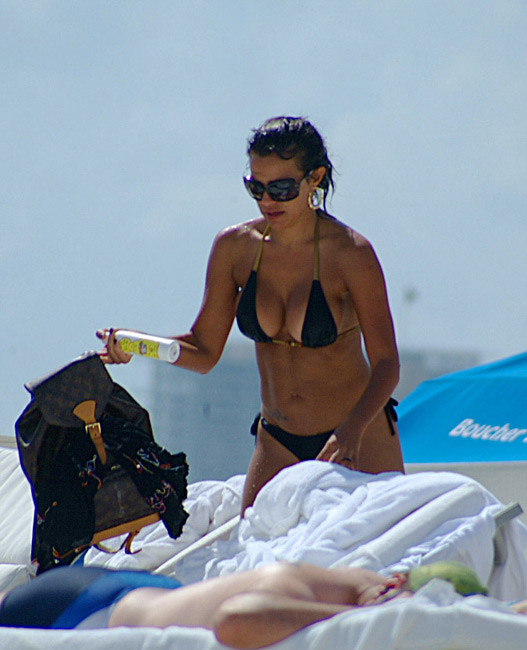 Vida Guerra showing big attractive ass in bikini #75396013