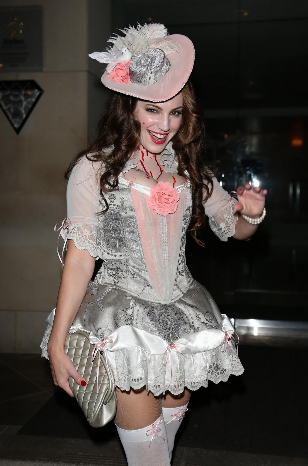 Kelly Brook busty che indossa un costume slutty per la festa di halloween di casamigos in 
 #75214694