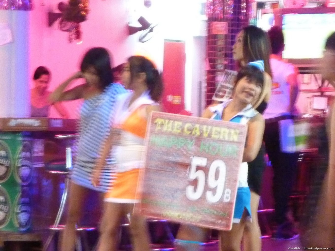 酔っぱらったタイの売春婦が、濡れた穴をすべて開けて犯される アジアの尻軽女
 #68001365