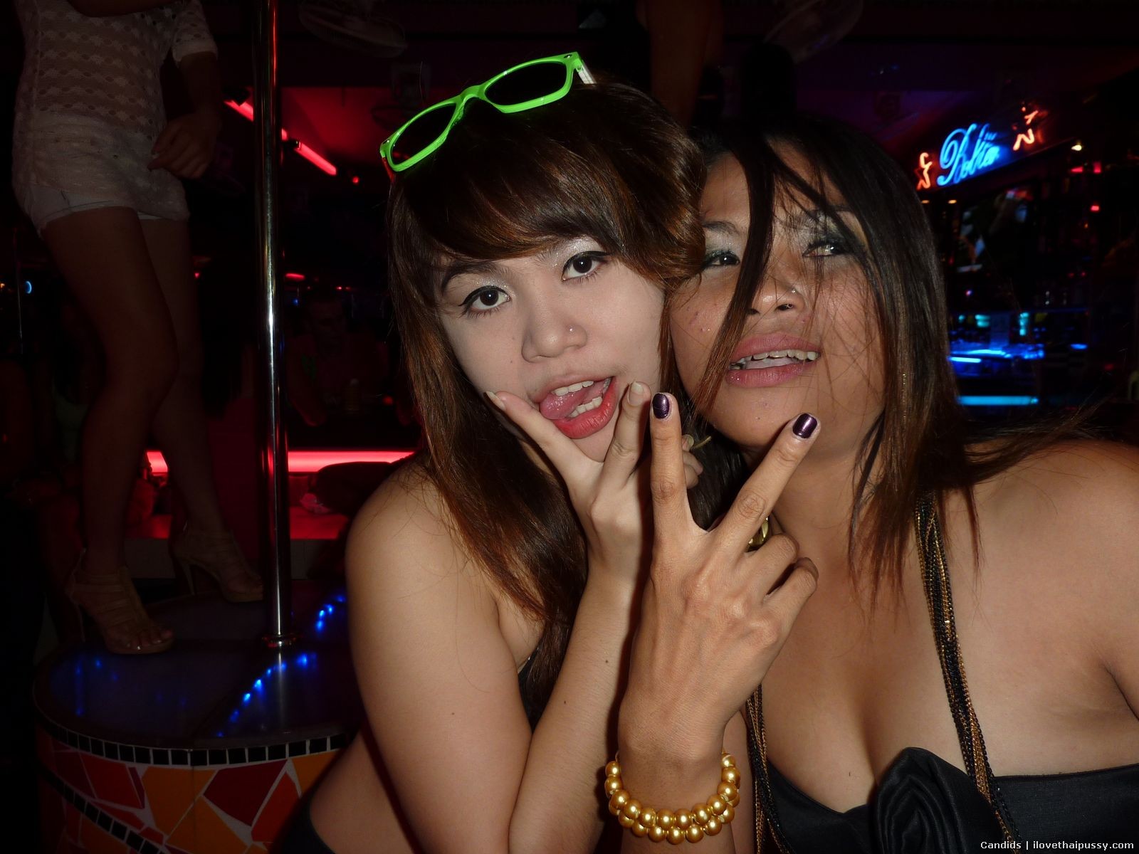 酔っぱらったタイの売春婦が、濡れた穴をすべて開けて犯される アジアの尻軽女
 #68001379