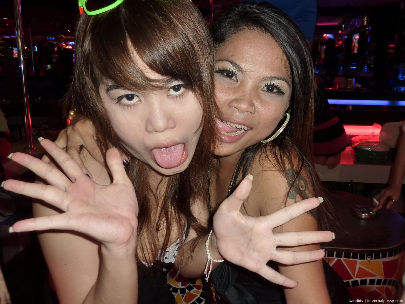 酔っぱらったタイの売春婦が、濡れた穴をすべて開けて犯される アジアの尻軽女
 #68001403