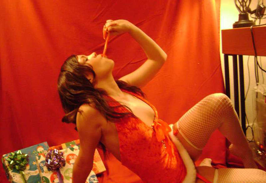 Bilder einer Ehefrau als nackte freche Elfe des Weihnachtsmannes
 #75460964