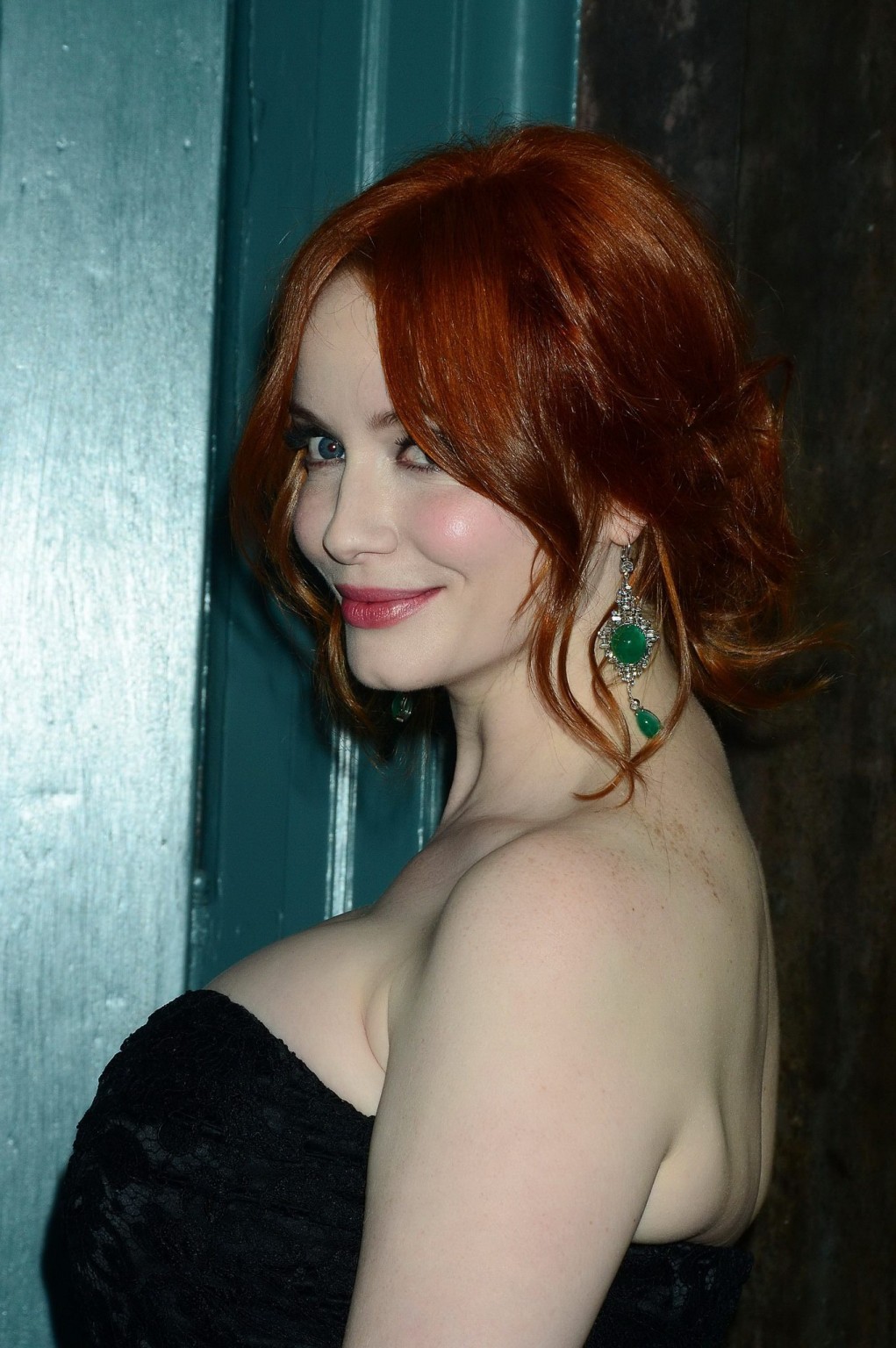 Christina hendricks mostrando enorme scissione a johnnie walker padri giorno regalo
 #75300463