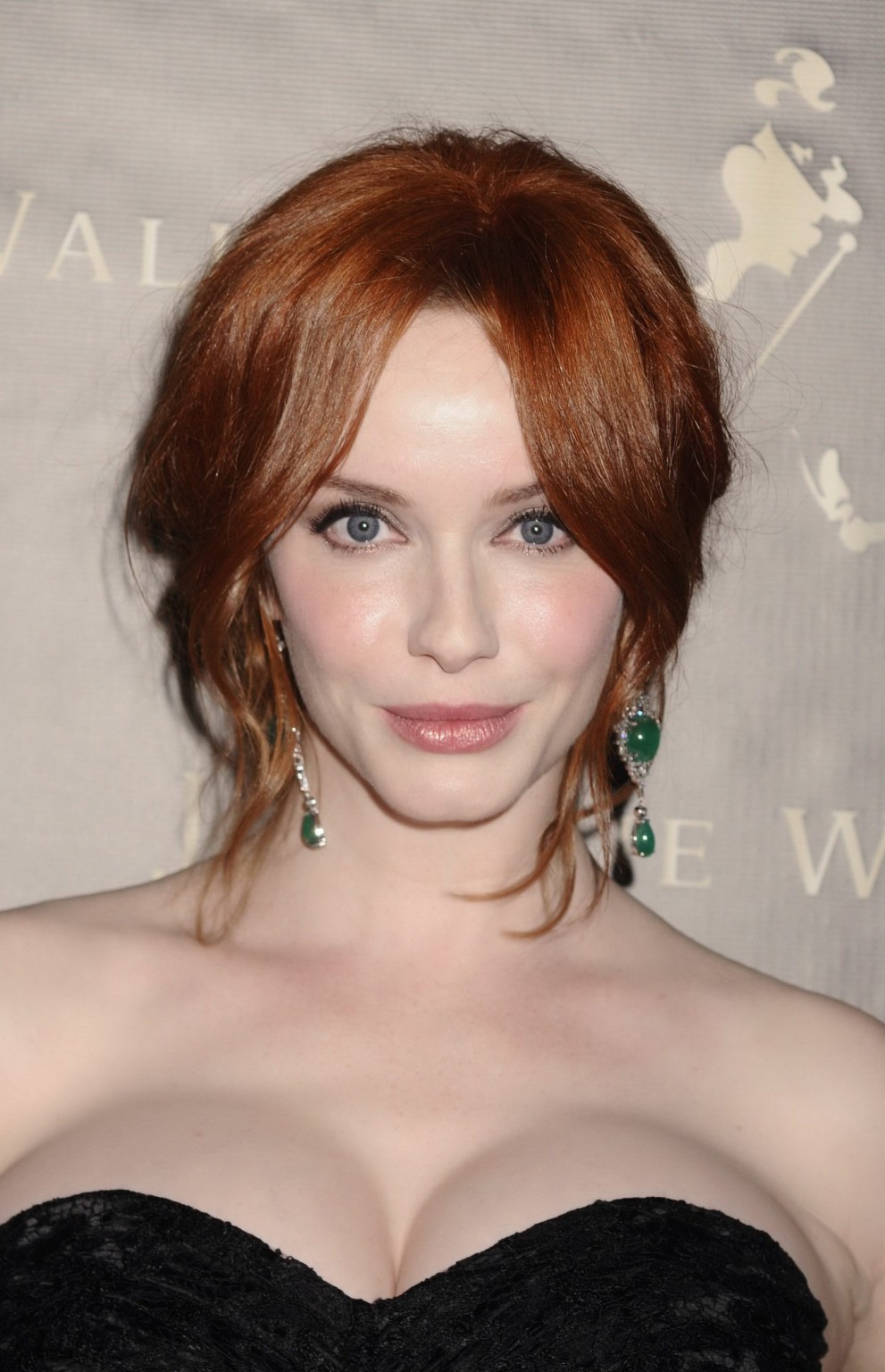 Christina hendricks mostrando enorme scissione a johnnie walker padri giorno regalo
 #75300471