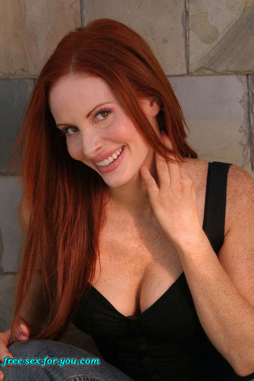 Phoebe Price posing very sexy and show nice cleavage #75422772
