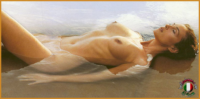 イタリアの女優、モニカ・ベルッチが完璧な裸体を見せる
 #75428961