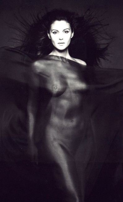Italian actress Monica Bellucci showing her perfect naked body #75428979