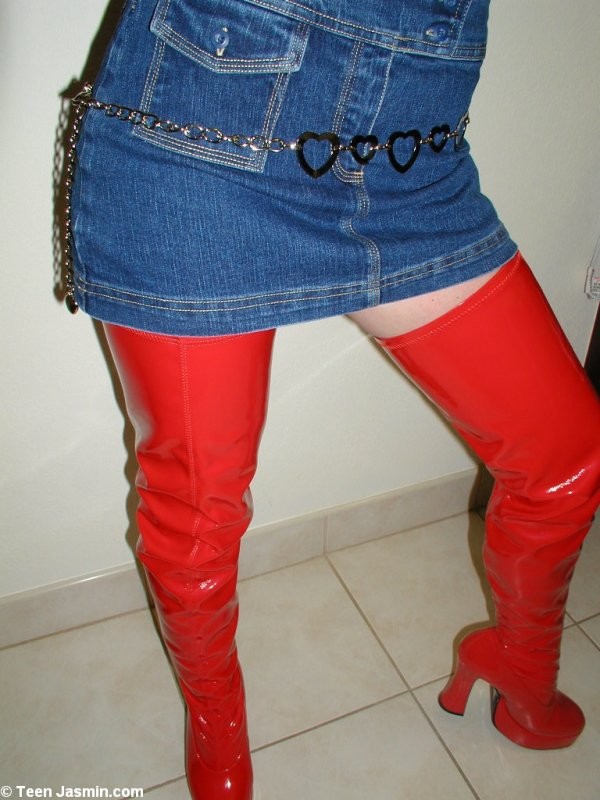 Hot teenager jasmin in stivali rosso brillante prostituta
 #78017758