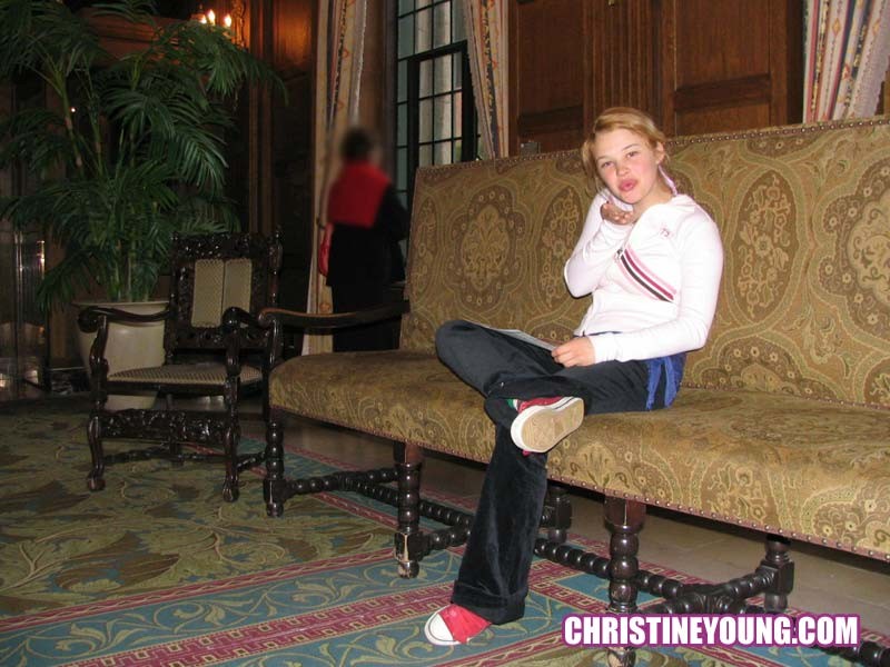 Dolcezza bionda Christine Young che mostra le sue tette impressionanti
 #73109281