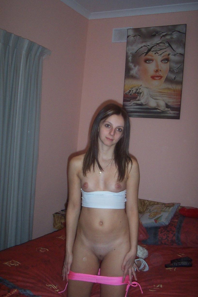 Amateur brunette girlfriend posing naked at home #74988450