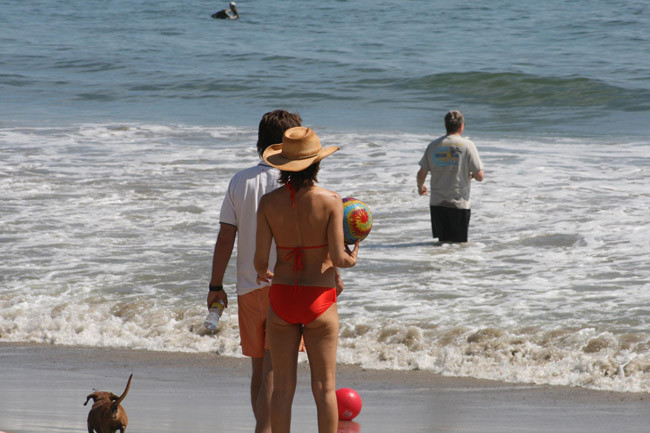 Lisa rina seins nus sur la plage et chatte poilue
 #75397526