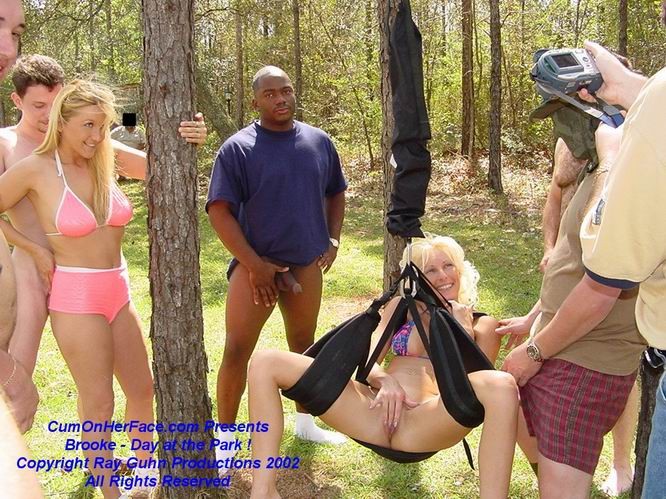 Gangbang en plein air et éjaculation faciale
 #76120766