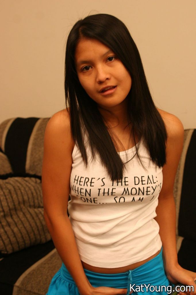 Kat young picture gallery : : jeune asiatique mince enlevant une culotte blanche sans sha
 #69933532