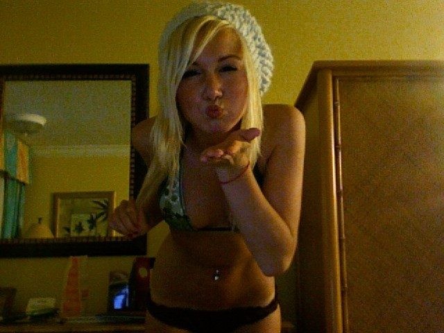 Emo Cam Hure überlässt nichts der Fantasie
 #76406714