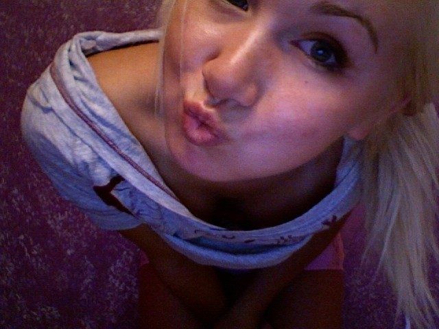 Emo Cam Hure überlässt nichts der Fantasie
 #76406722