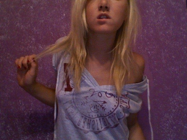 Emo Cam Hure überlässt nichts der Fantasie
 #76406746
